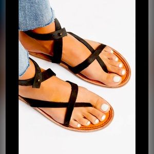 🌴🪸🌴🪸FREE PEOPLE Sz 37 LANDINGS ASYMMETRIC ANKLE WRAP STRAP FLAT SANDAL BLACK